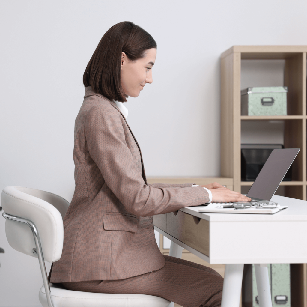 Ngồi đúng tư thế để đốt cháy mỡ bụng
